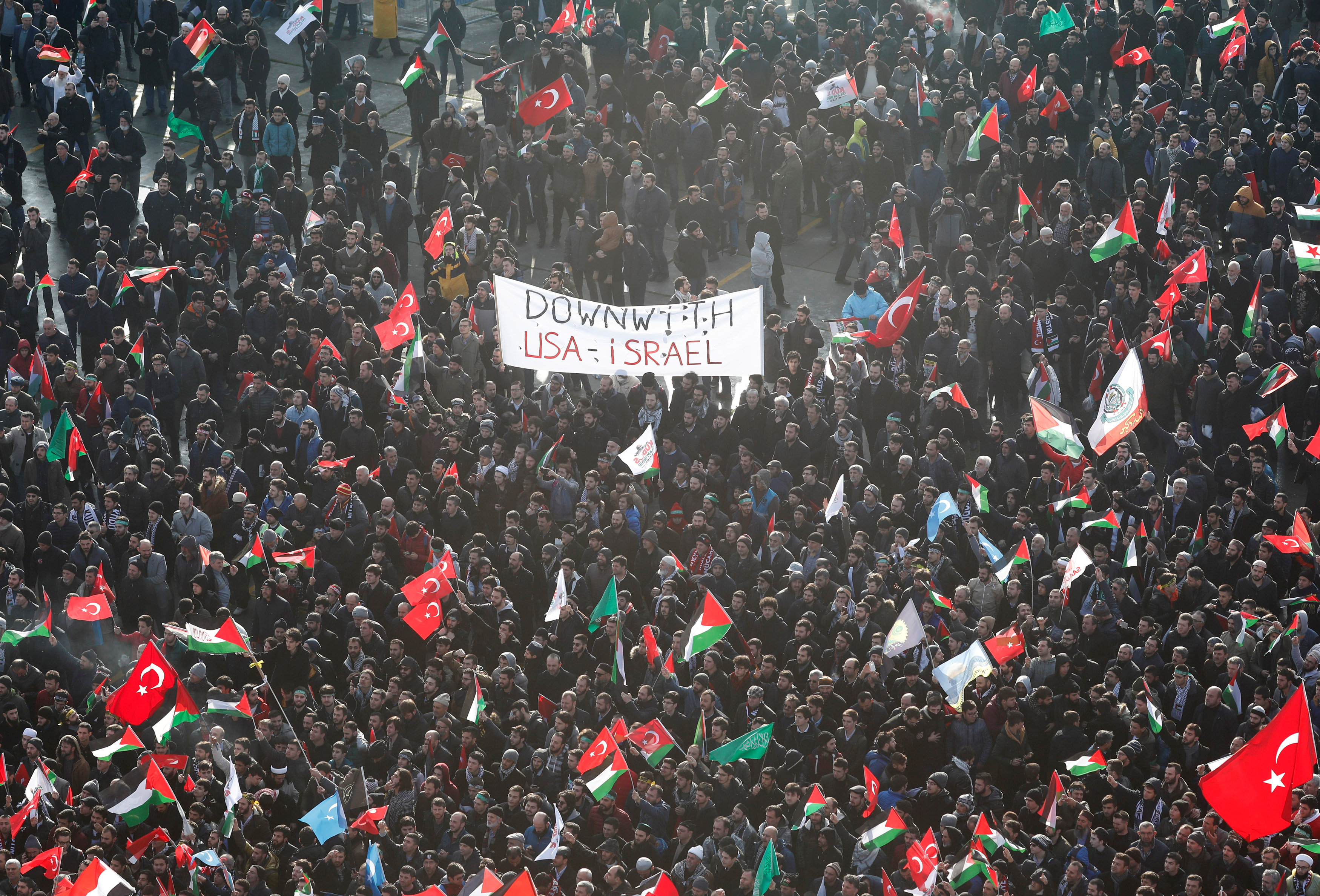 «Βράζει» η Μέση Ανατολή – Διαδηλωτές φώναξαν «θάνατος στον Τραμπ»