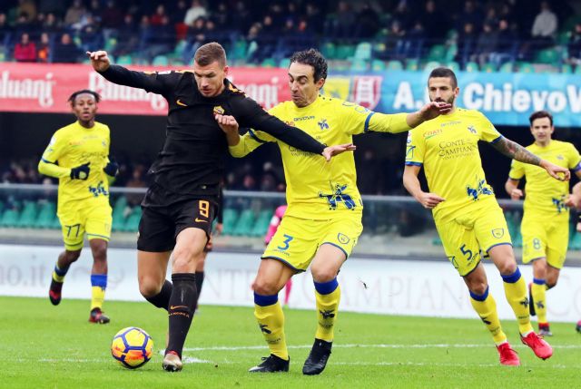 Κλωτσάει τις ευκαιρίες η Νάπολι, γκέλα η Ρόμα