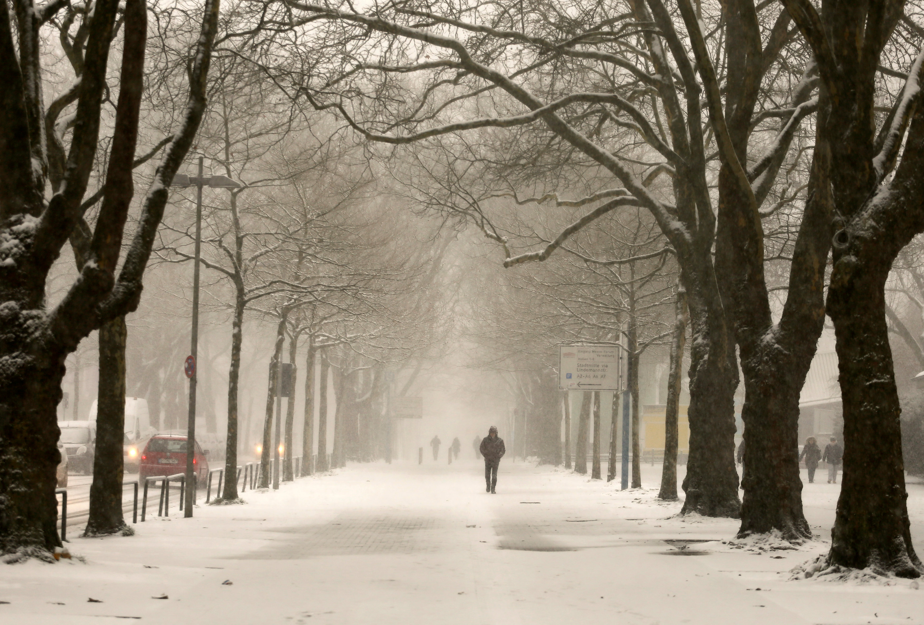 Εκατοντάδες πτήσεις ακυρώθηκαν στη Φρανκφούρτη εξαιτίας χιονοπτώσεων