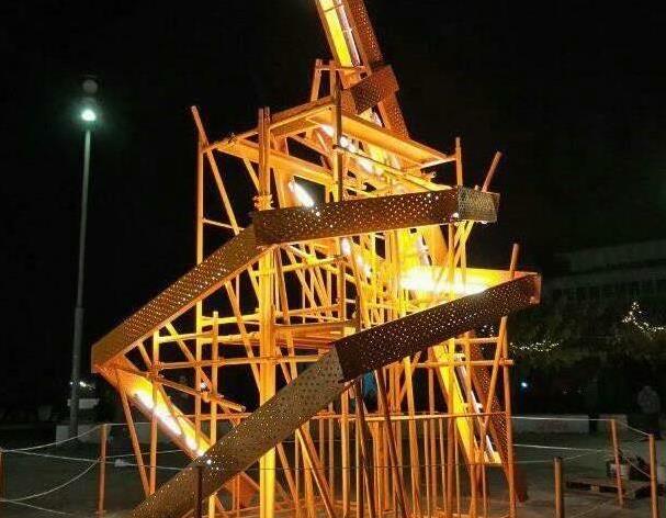 Ιωάννινα: Χριστουγεννιάτικο δέντρο εμπνευσμένο από τον πύργο του Τάτλιν