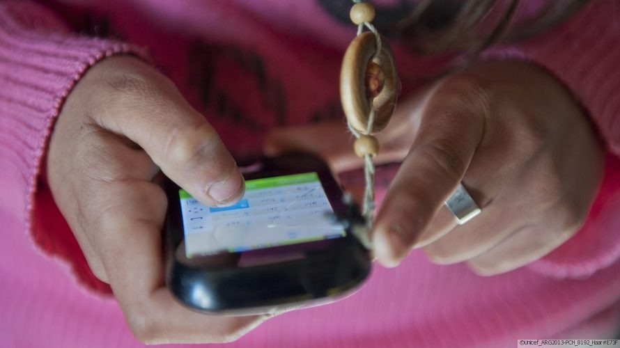 Unicef: Εκτεθειμένα στους κινδύνους του διαδικτύου τα παιδιά