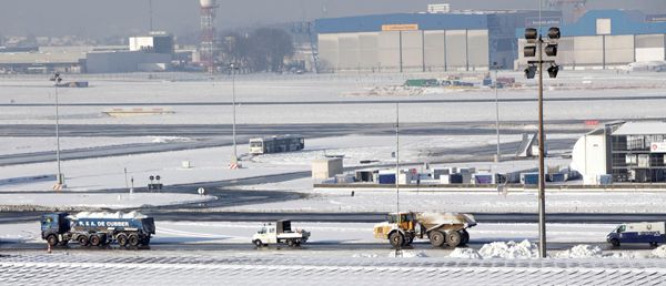 Βρυξέλλες: Ακυρώσεις πτήσεων λόγω ισχυρών χιονοπτώσεων