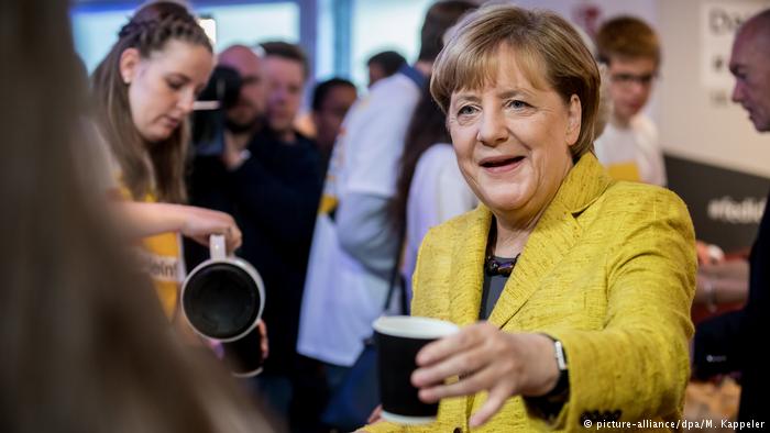 Μέρκελ: την αγαπούν, δεν την αγαπούν, την αγαπούν…