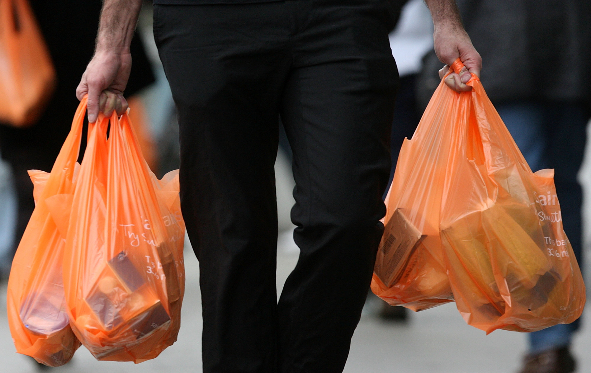 Πόσο θα χρεώνονται οι πλαστικές σακούλες από το νέο έτος