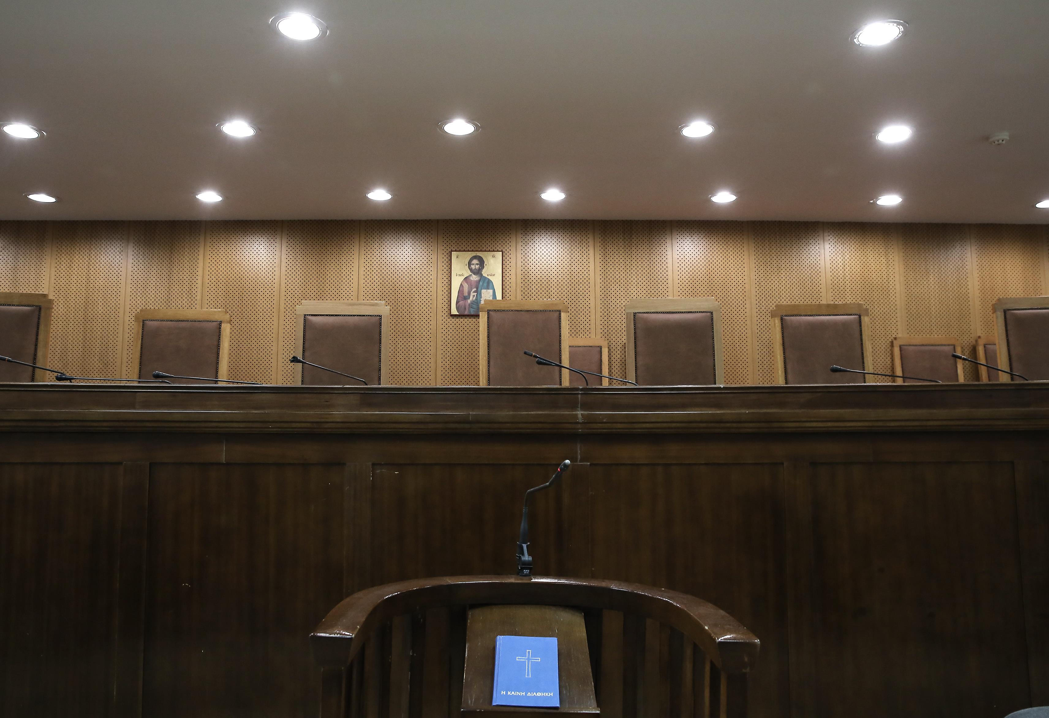 Ένοχοι 47 κατηγορούμενοι για «μαϊμού» επιδόματα τυφλότητας