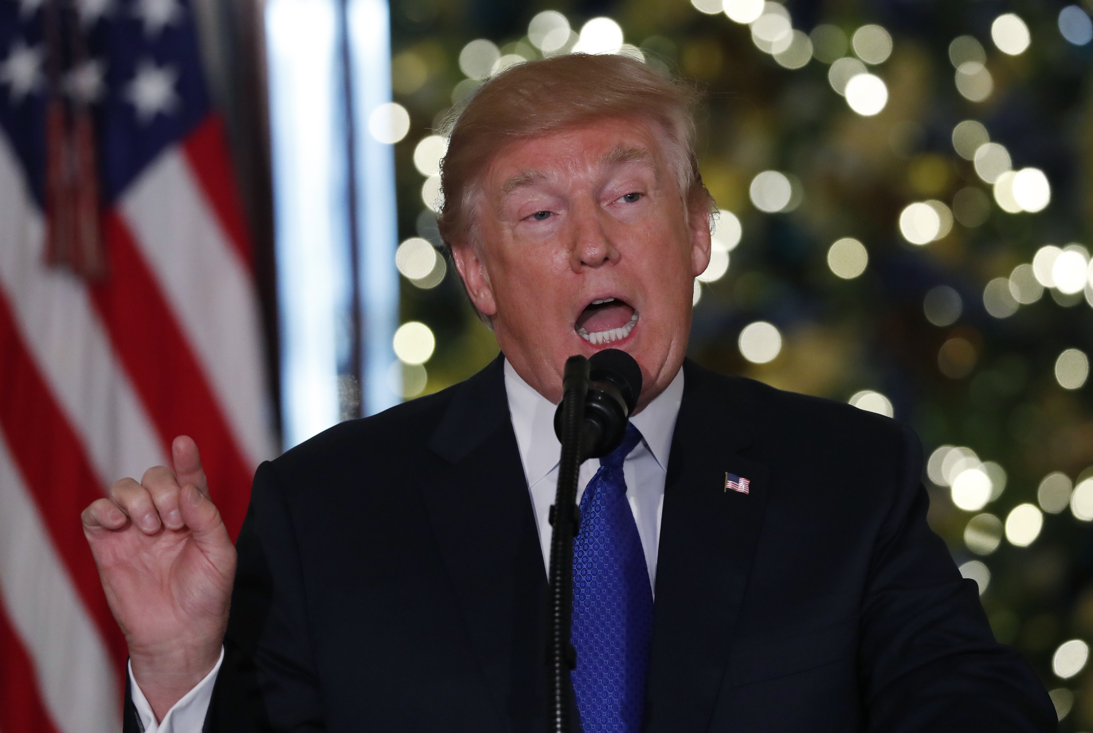 USA Today: Ανάξιος ο Τραμπ να καθαρίσει τις τουαλέτες βιβλιοθήκης Ομπάμα