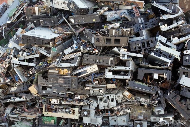 Τα e-απόβλητα έφτασαν να ζυγίζουν όσο 4.500 Πύργοι του Άιφελ