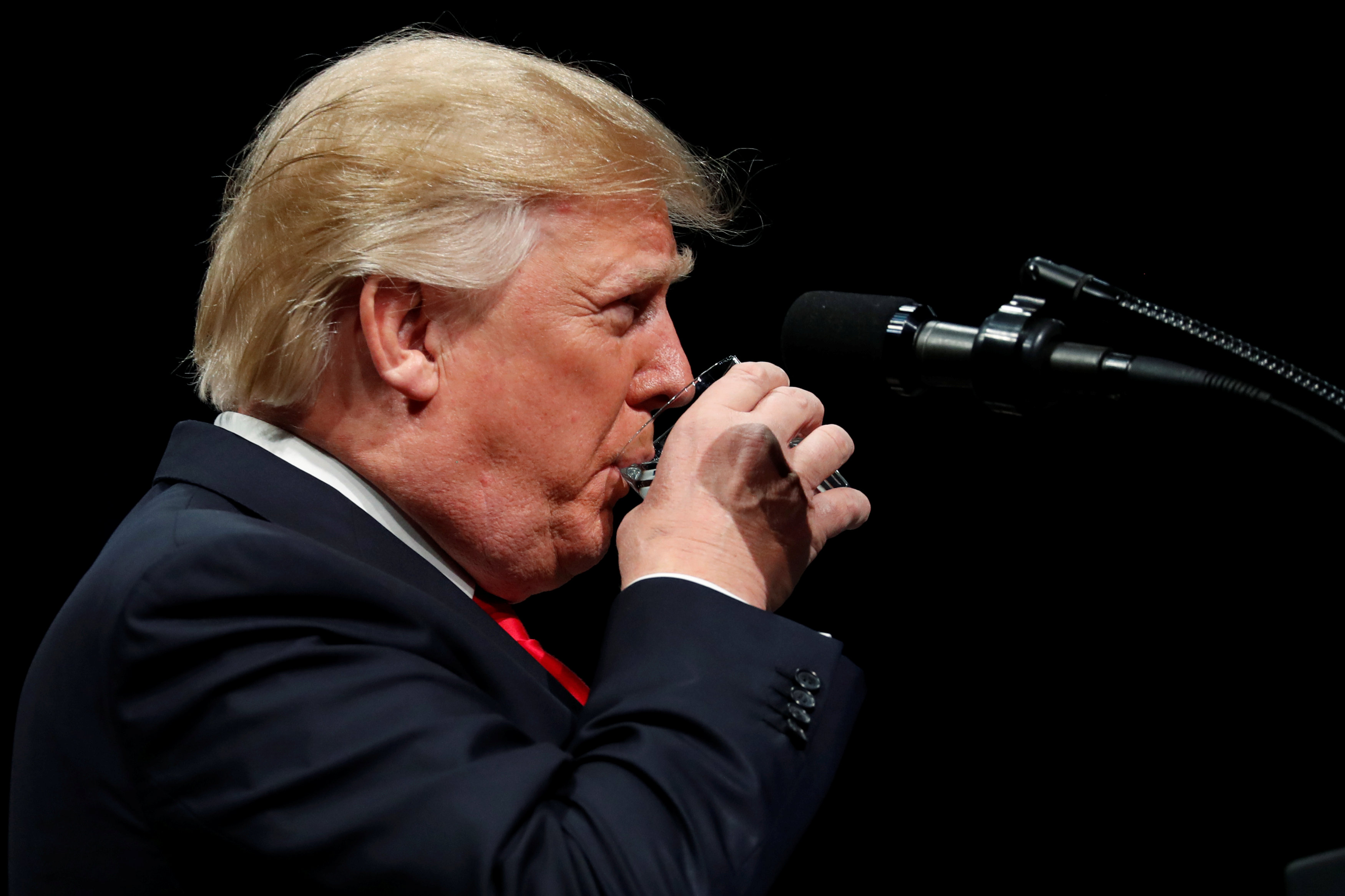 Τραμπ: Στηρίζω απόλυτα το FBI