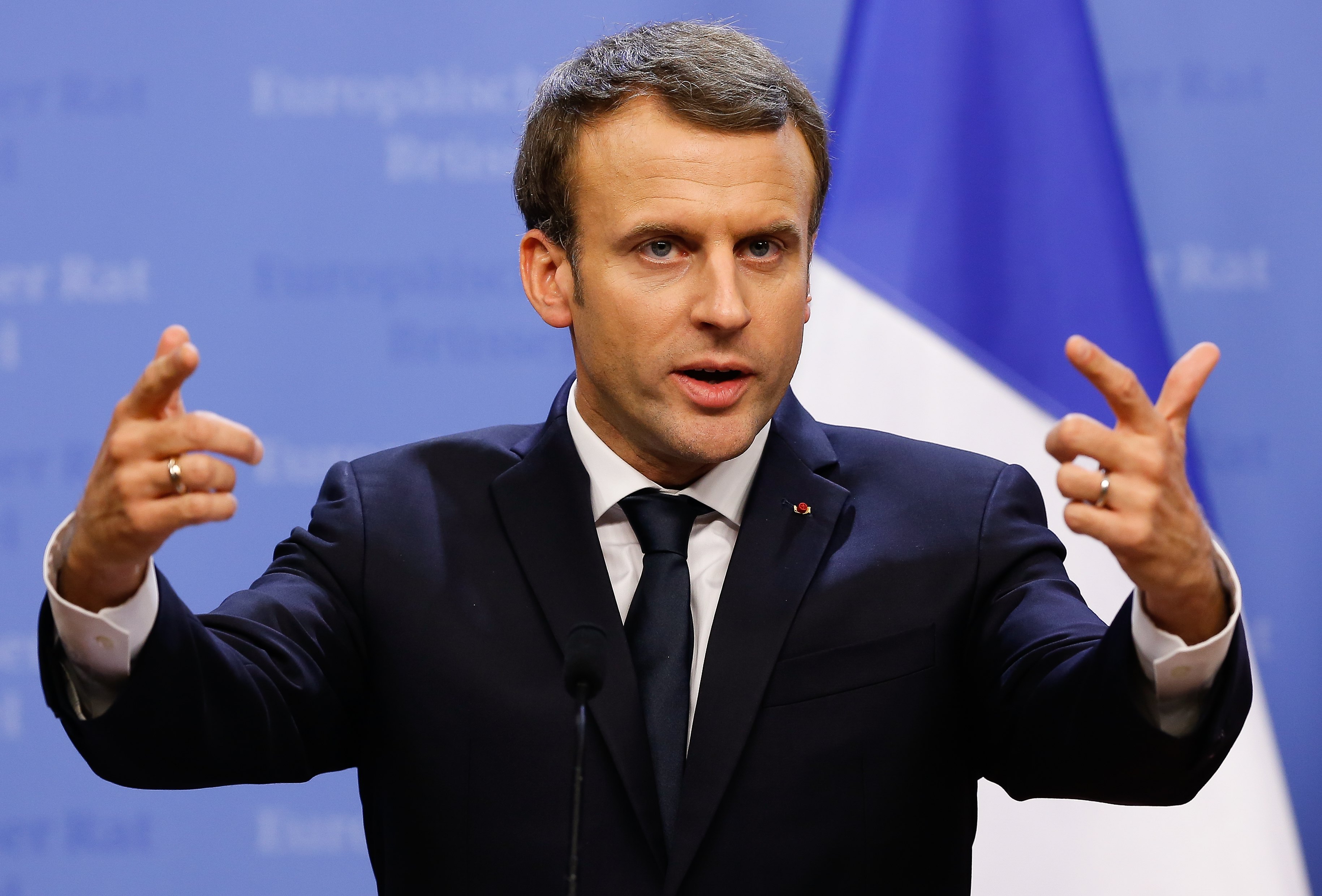 Ο Μακρόν επικρίνει τους «μεμψίμοιρους»