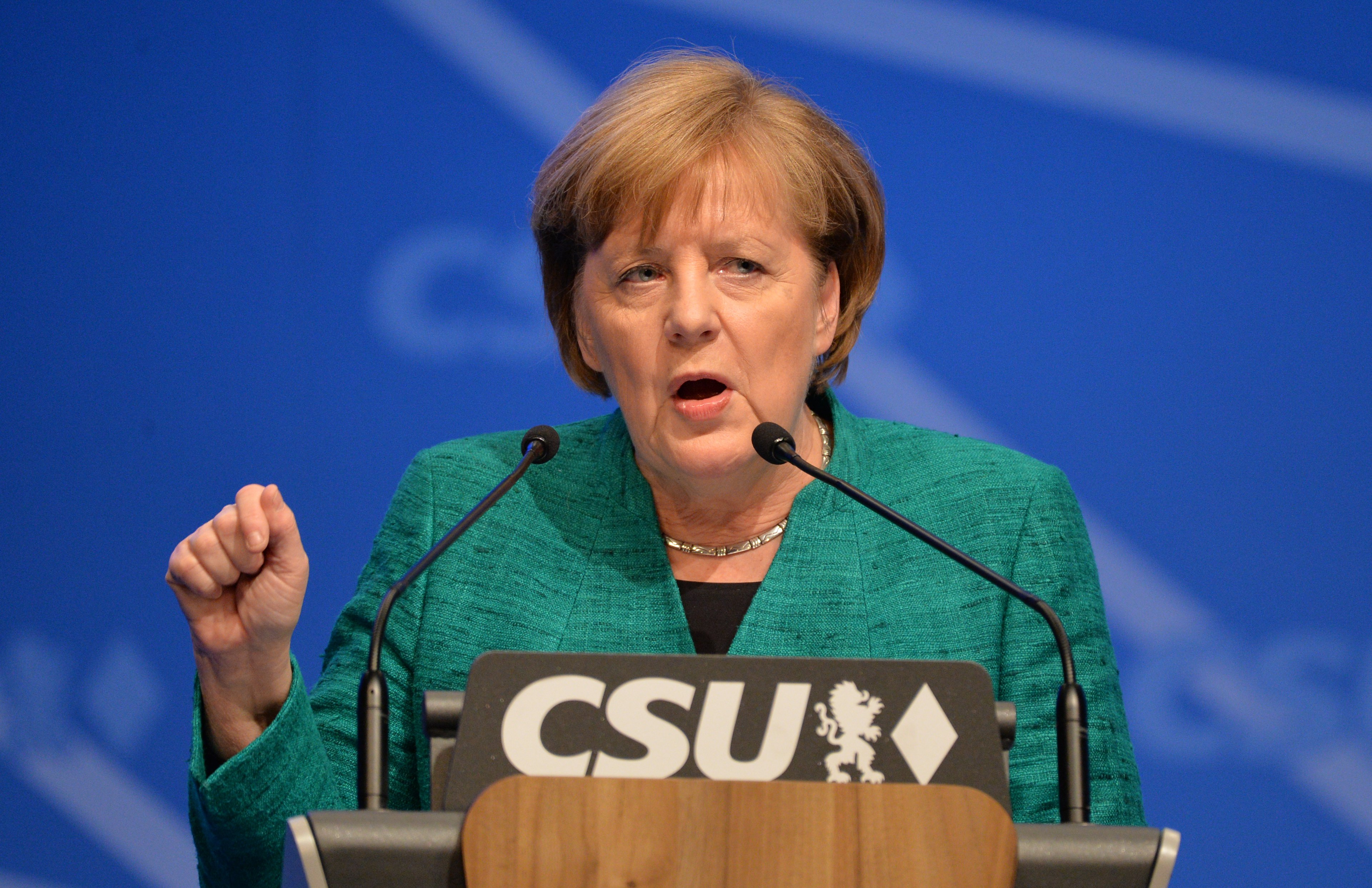 Επιμένει η Μέρκελ στον σχηματισμό μεγάλου κυβερνητικού συνασπισμού