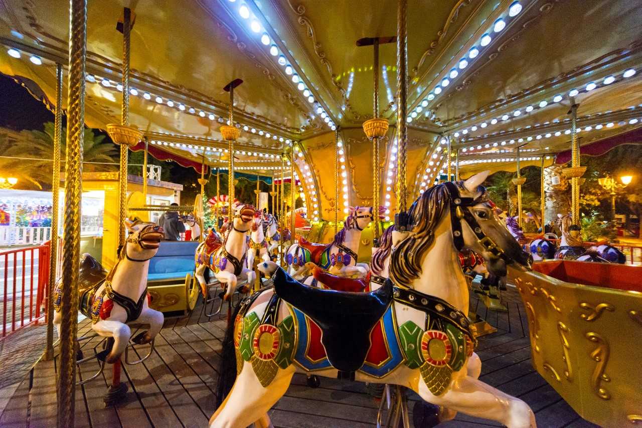 Γιορτινό άρωμα στην Καλλιθέα με το Χωριό του Άγιου Βασίλη