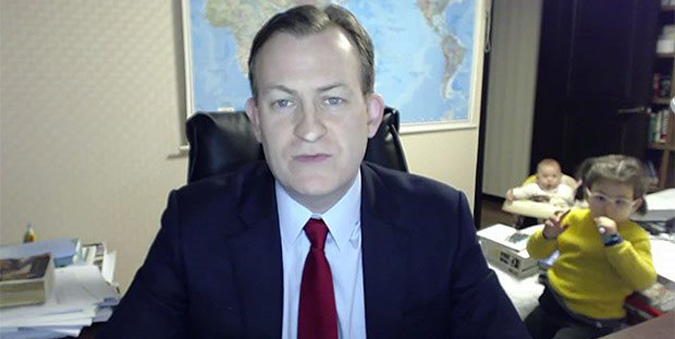 Συνεντεύξεις που ξεχώρισαν όταν την παράσταση έκλεψαν παιδιά [Βίντεο]