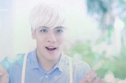 Νεκρός ο 27χρονος τραγουδιστής Κιμ Τζονγκχιούν [βίντεο]