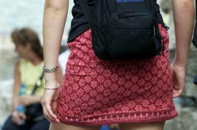 Ιταλία: Δικαστικός του ΣτΕ απαιτούσε από κοπέλες να φορούν μίνι