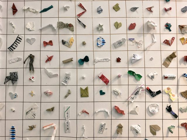 Σερβιτόρος μάζεψε 13.000 θήκες από τσόπστικ και τις έκανε έκθεση