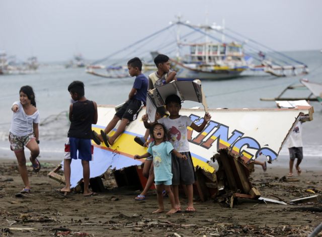 Φιλιππίνες: Πέντε νεκροί και 252 διασωθέντες από ανατροπή πλοίου
