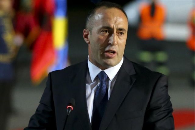 Κόσοβο: Διαμαρτυρία με γραβάτες για τον πρωθυπουργικό μισθό