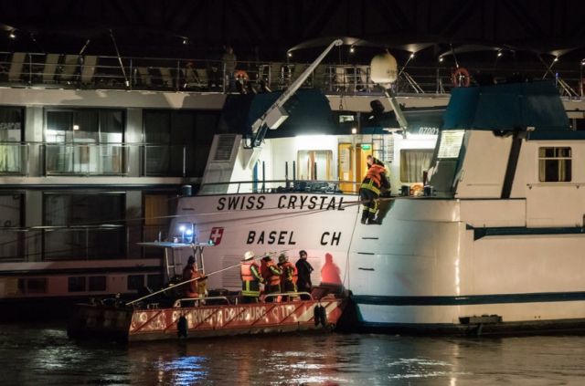 Ποταμόπλοιο έπεσε πάνω σε γέφυρα  στο Ρήνο, 27 τραυματίες