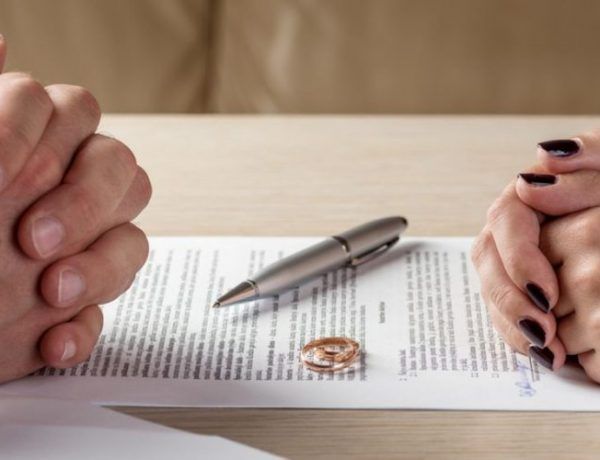 Νόμος του κράτους τα διαζύγια-εξπρές μέσω συμβολαιογράφου
