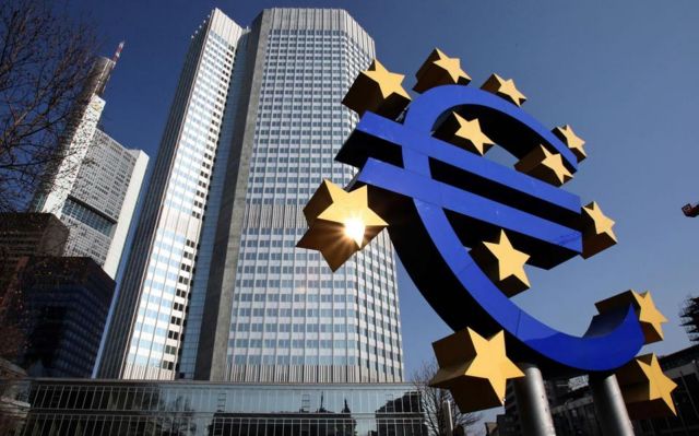 FT: Βλέπει ανάπτυξη 2,3% στην ευρωζώνη το 2018