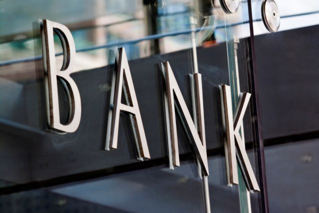 Σε ρυθμίσεις δανείων προχωρούν οι τράπεζες