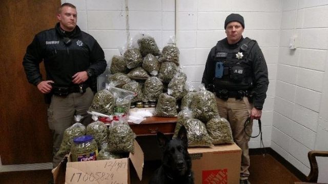 Συνελήφθη με 27 κιλά χασίς, είπε ότι θα τα έκανε δώρο