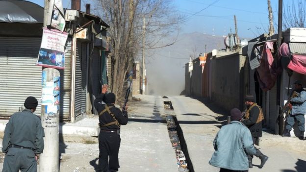 Πάνω από 40 νεκροί σε επίθεση αυτοκτονίας της ISIS στην Καμπούλ