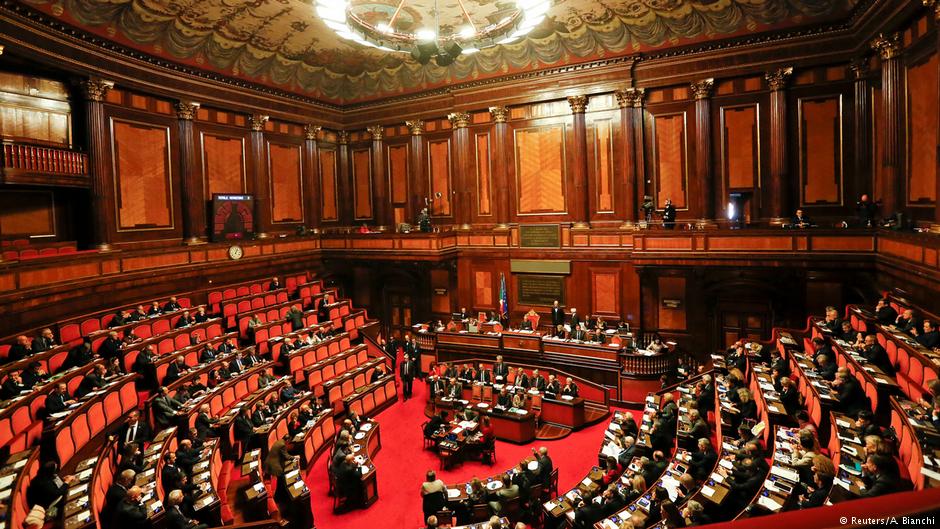 Διάλυση της ιταλικής βουλής ενόψει πρόωρων εκλογών