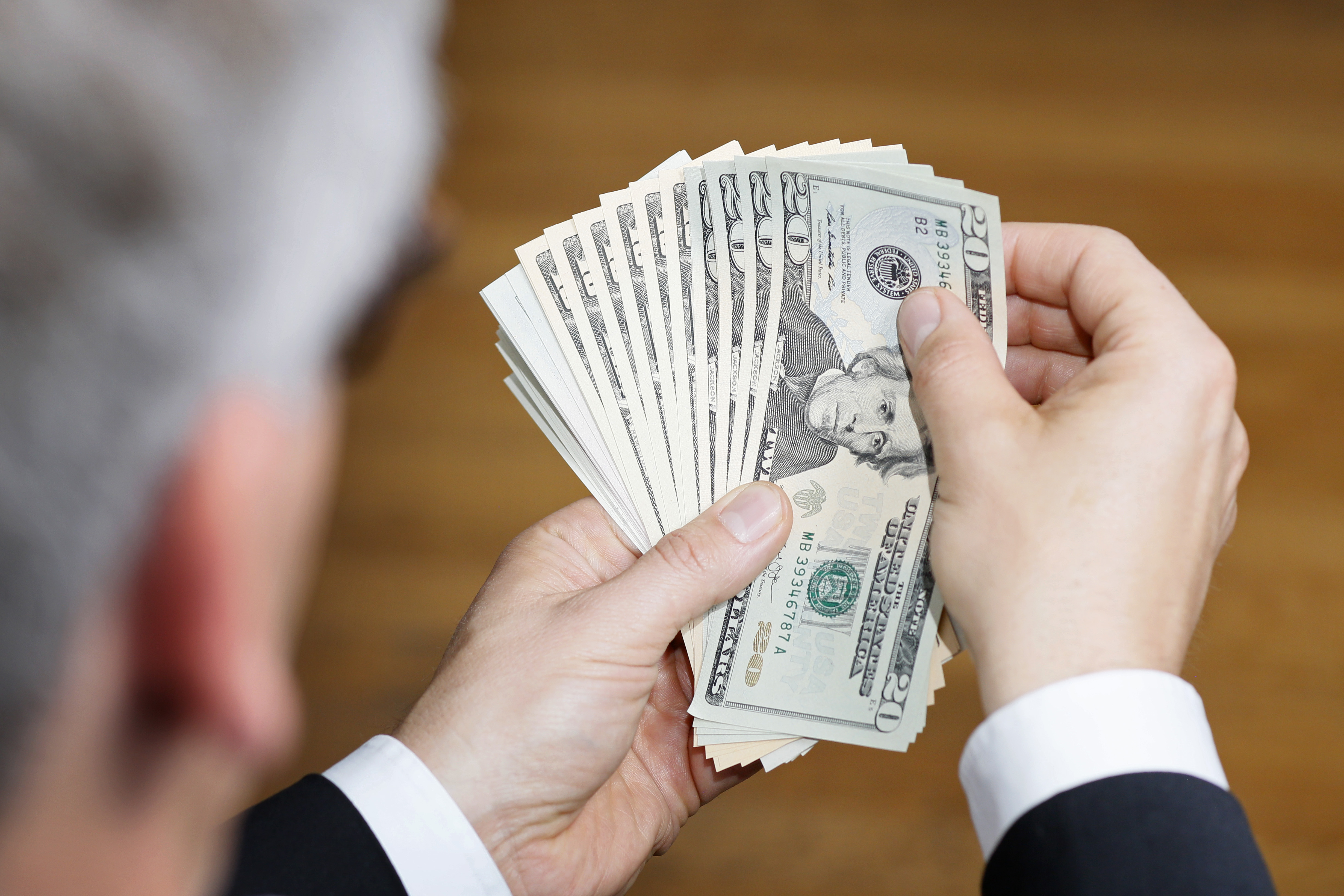 ΗΠΑ: Μόλις… 256 φορές μεγαλύτερος ο μισθός των διευθυντών