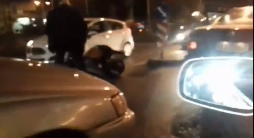 Πάτρα: Στα χέρια πιάστηκαν οδηγοί πάνω στο δρόμο [Βίντεο]