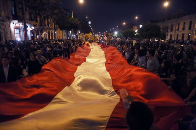 Ο Μάριο Βάργκας Λιόσα και 230 συγγραφείς κατά της χάρης Φουτζιμόρι