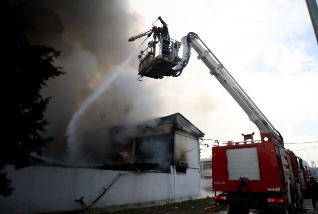 Υπό έλεγχο η πυρκαγιά σε εργοστάσιο στη Θεσσαλονίκη