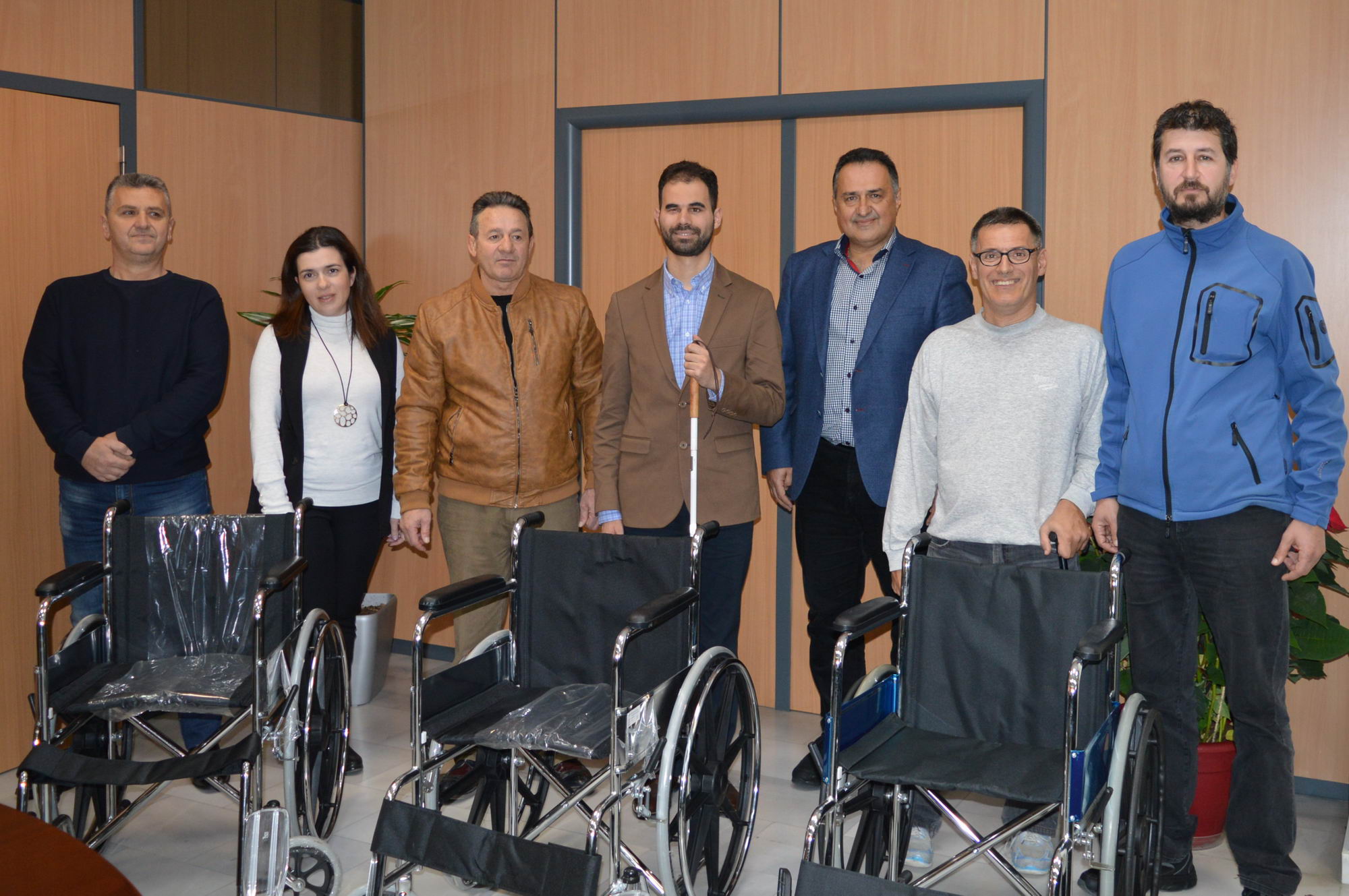 Τρία αναπηρικά αμαξίδια δώρισε ο Δήμος Αχαρνών