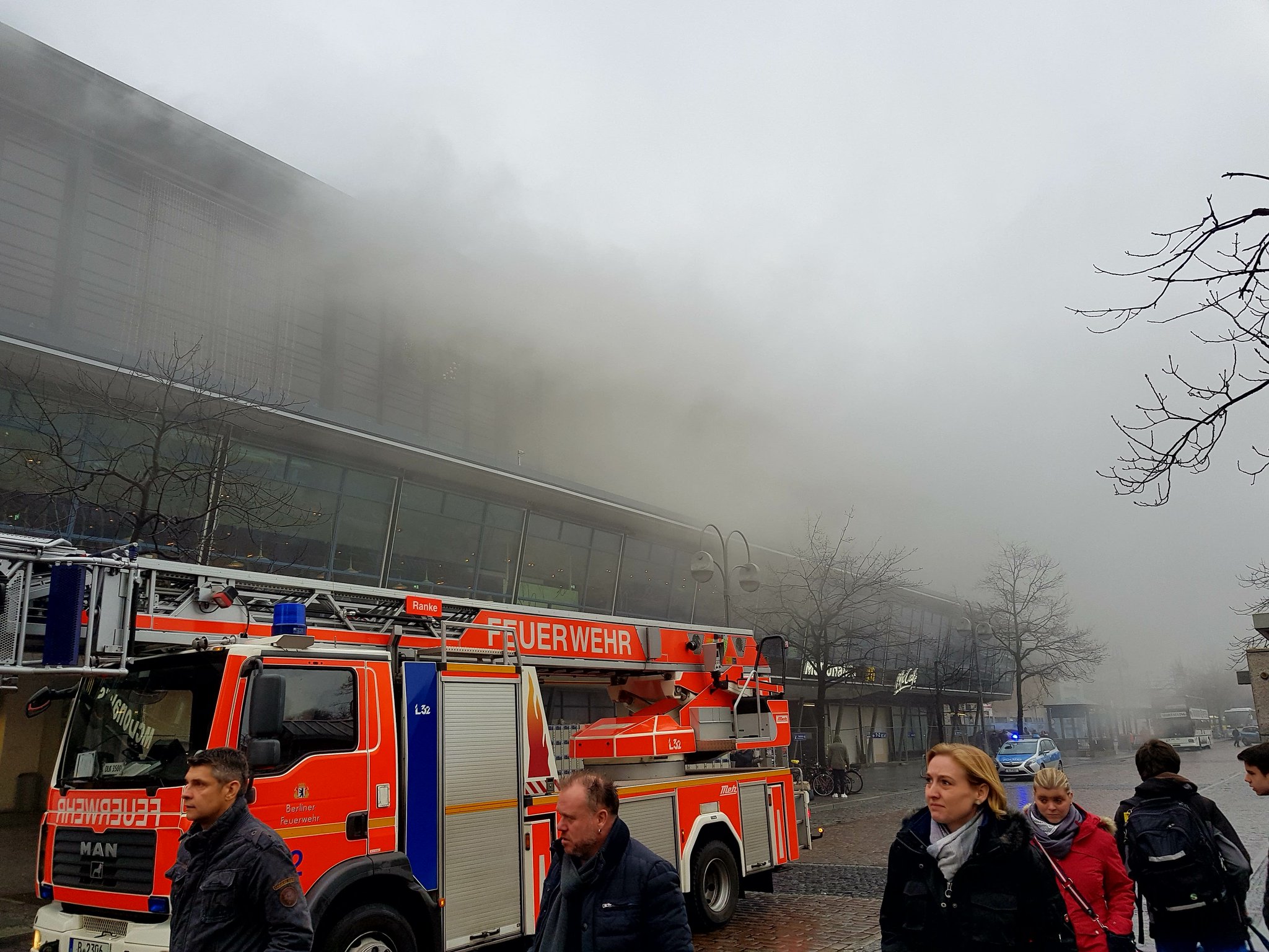 Διακόπηκε η κυκλοφορία σε σταθμό του Βερολίνου λόγω καπνού [Βίντεο]