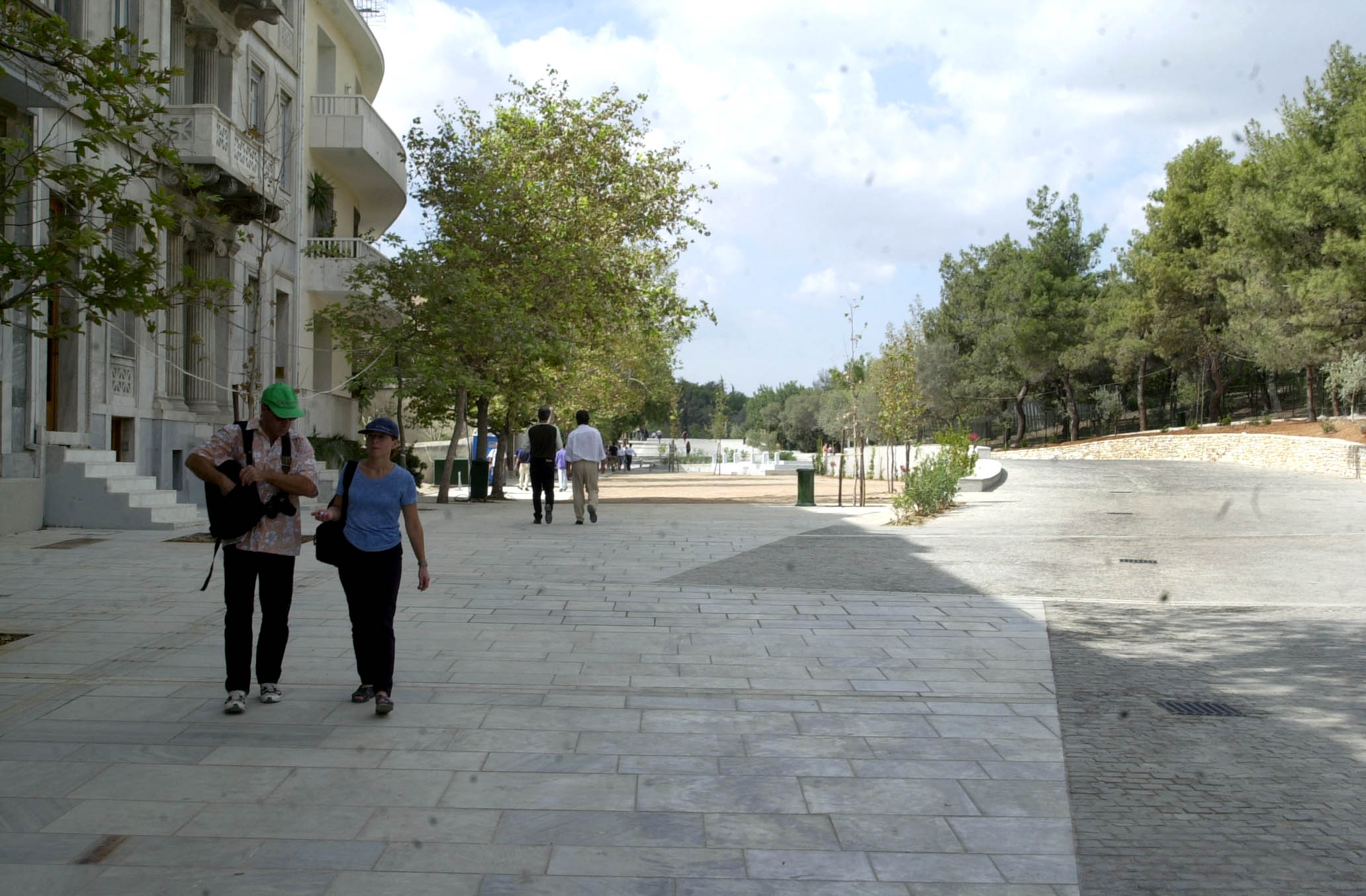 Καταδικάστηκε η γυναίκα που κλώτσησε παιδί που ζητιάνευε στην Ακρόπολη