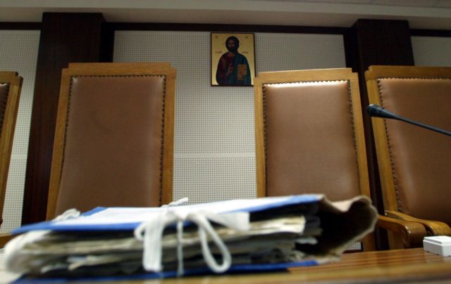 Δίωξη και για παιδική πορνογραφία στον «ανάπηρο» της Δάφνης