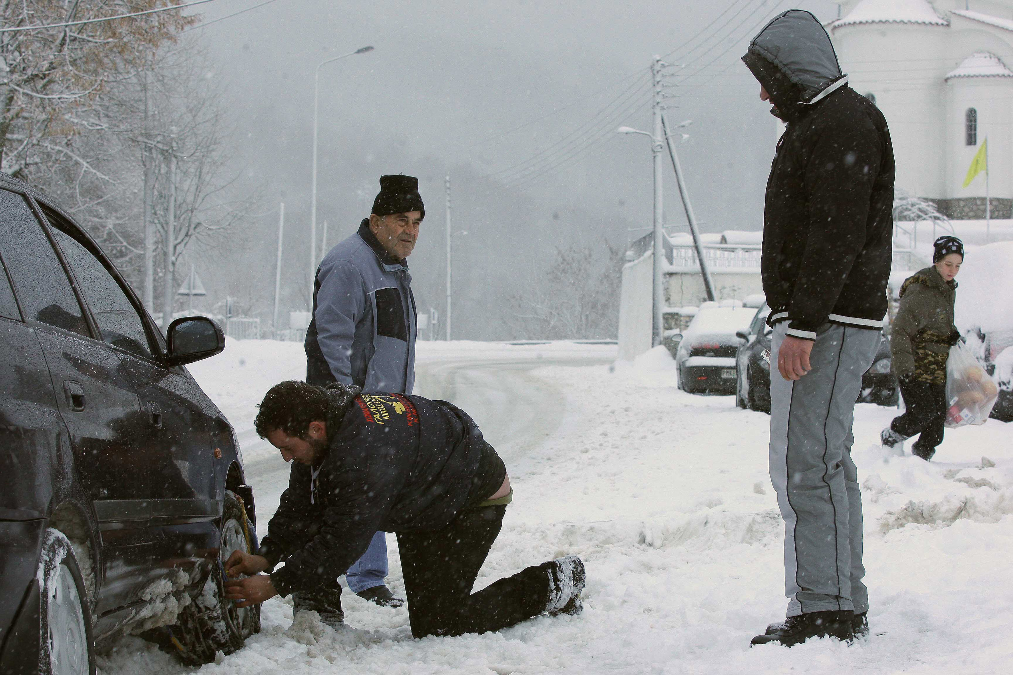 Ποια σημεία του οδικού δικτύου είναι κλειστά και πού χρειάζονται αλυσίδες