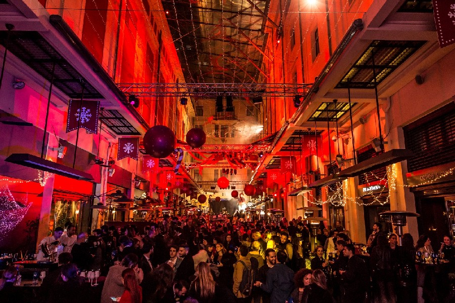 Τα Xριστούγεννα ζωντανεύουν εκεί που χτυπάει η καρδιά της Αθήνας