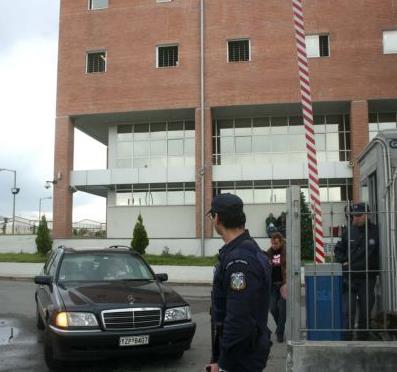 Απόδραση τριών κρατουμένων από τη Διεύθυνση Μεταγωγών