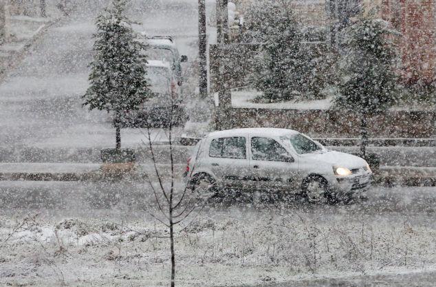 Χιόνια στη Β. Ελλάδα – Κλειστά σχολεία σε Λαγκαδά και Χαλκιδική