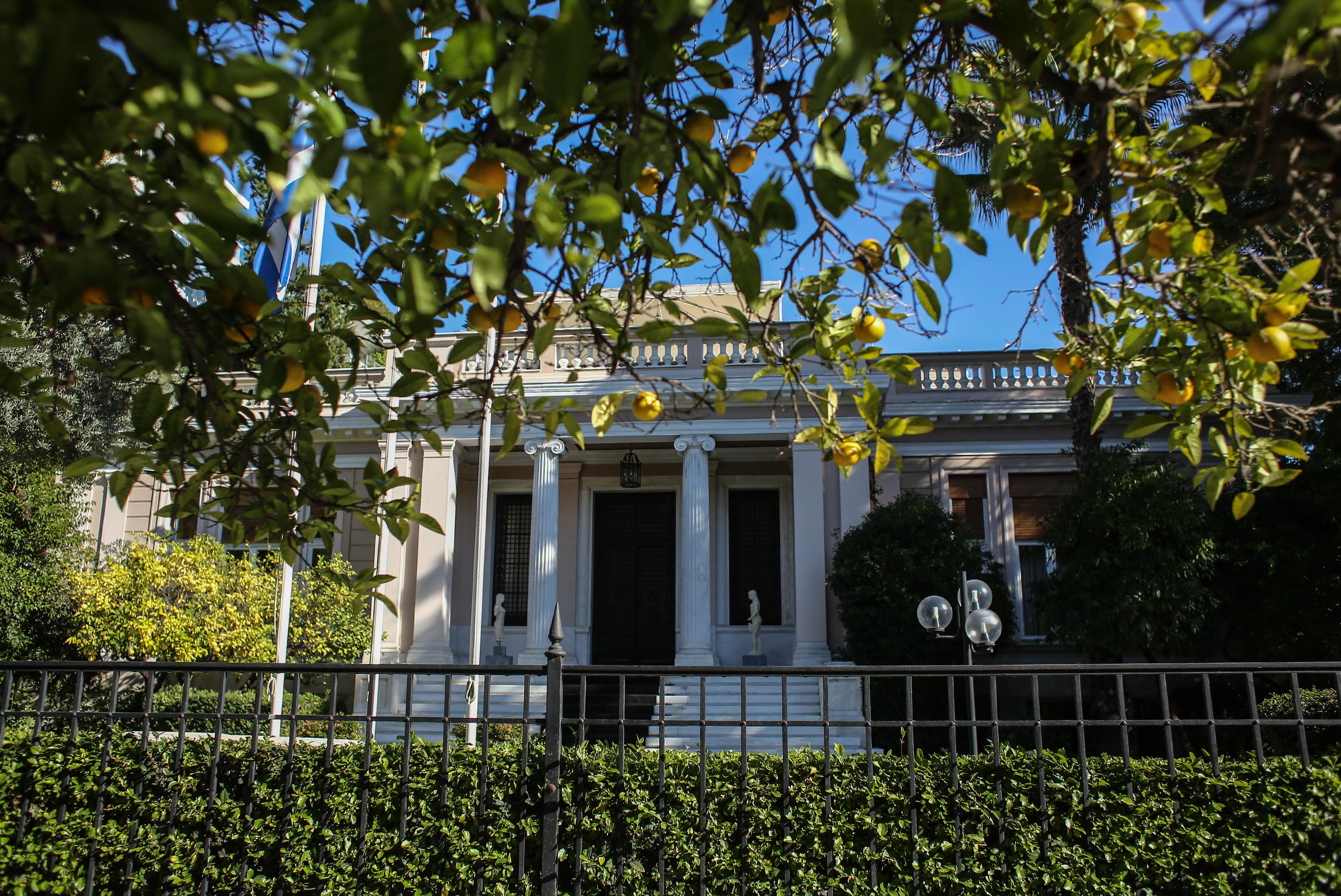 Μαξίμου: Βγαίνουμε από τα μνημόνια και αυξανόμαστε