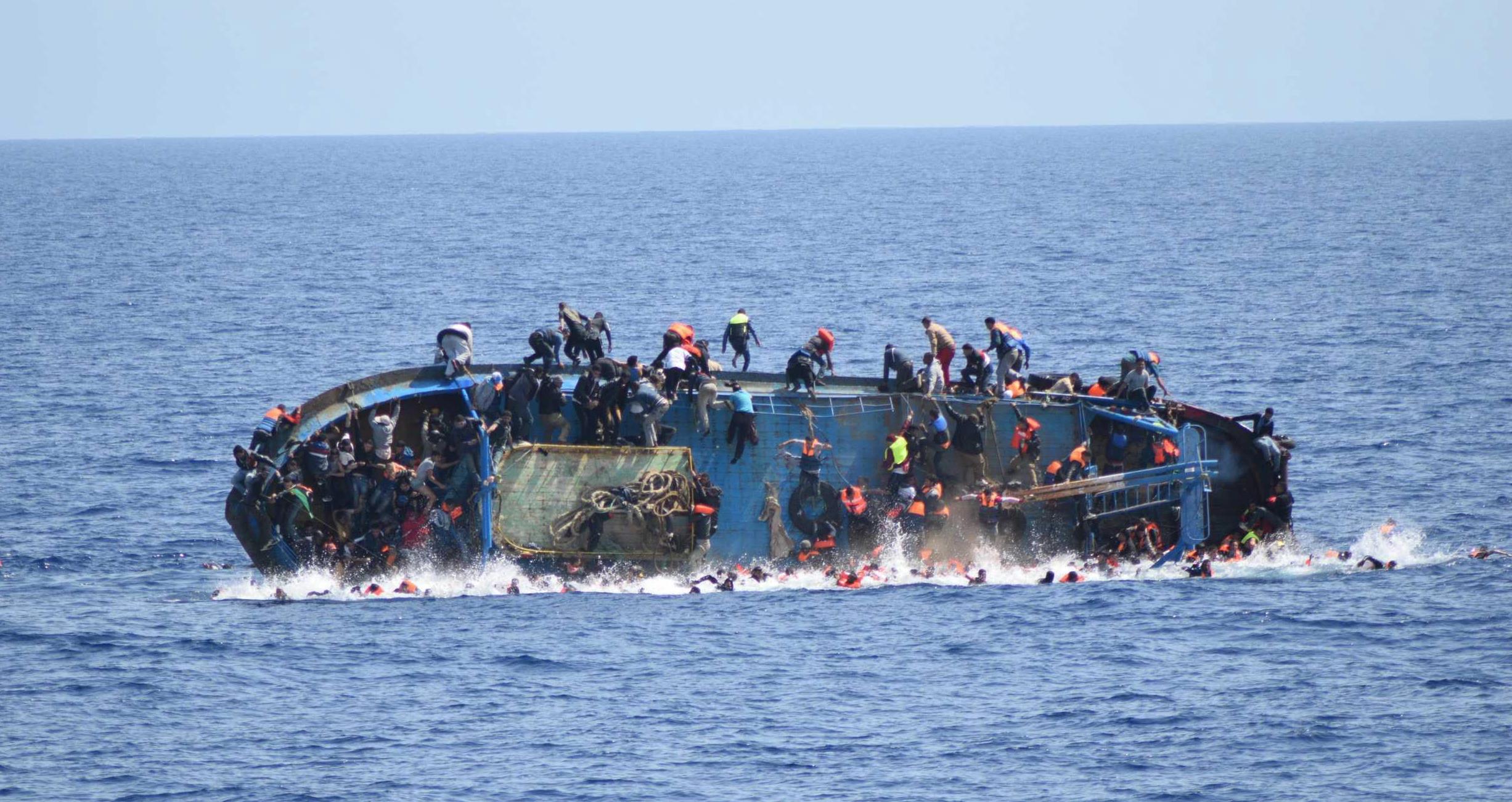 Συνεχίζονται «τα ταξίδια της απελπισίας» στη Μεσόγειο – Δύο νεκροί