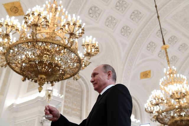 Ναβάλνι: Ο Πούτιν διεκδικεί τα σκήπτρα ενός ισόβιου αυτοκράτορα