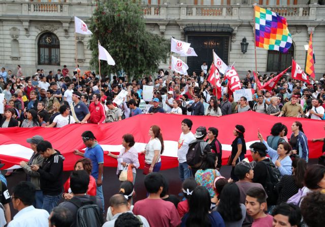 Περού: Παραιτήθηκε και ο υπουργός Αμυνας λόγω Φουτζιμόρι