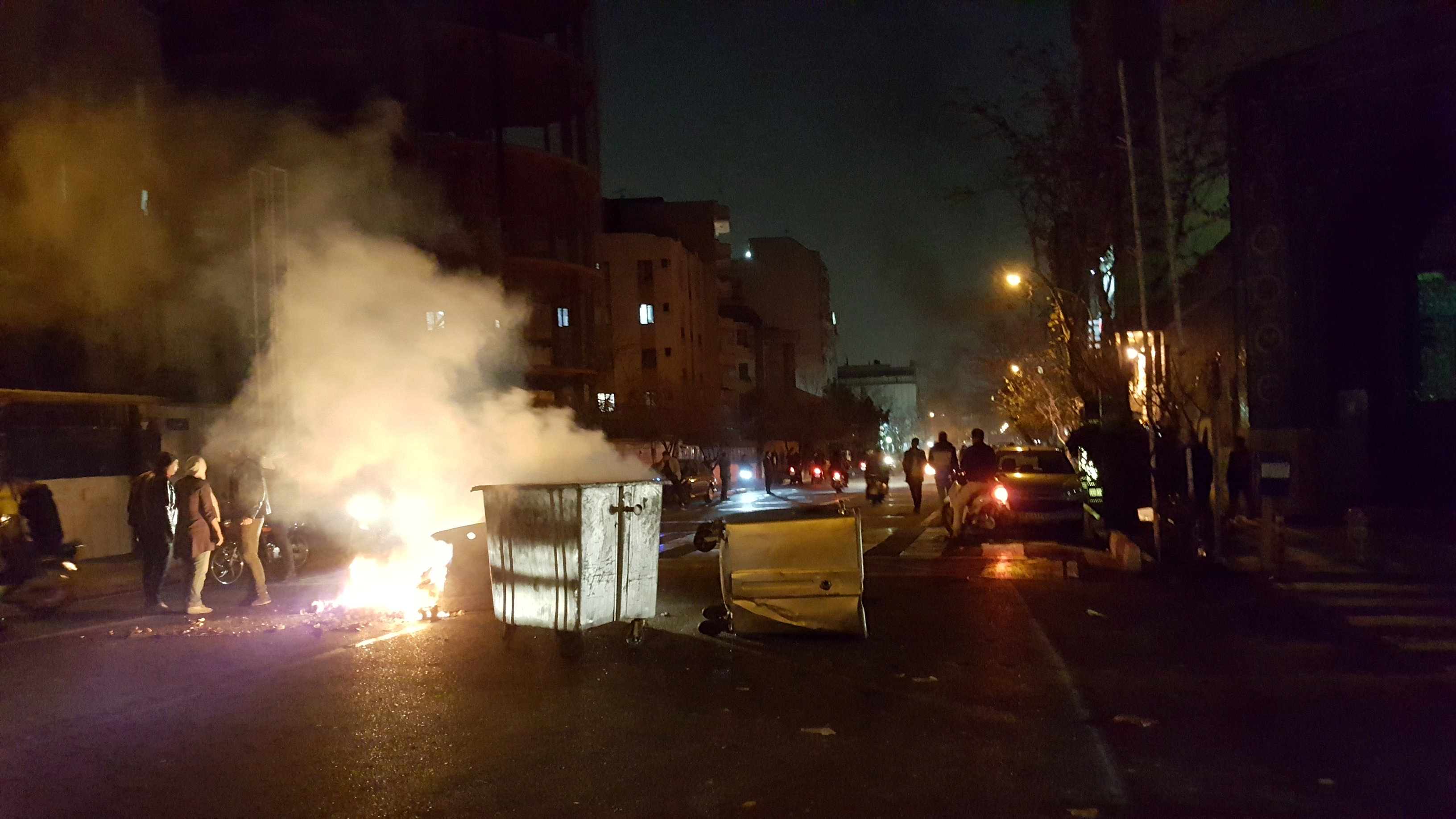 Ιράν: Πανω από 20 νεκροί, 450 συλλήψεις και νέες διαδηλώσεις [Βίντεο]