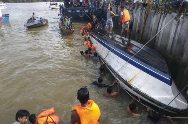 Ινδονησία: Τουλάχιστον 8 νεκροί και 13 αγνοούμενοι από ναυάγιο