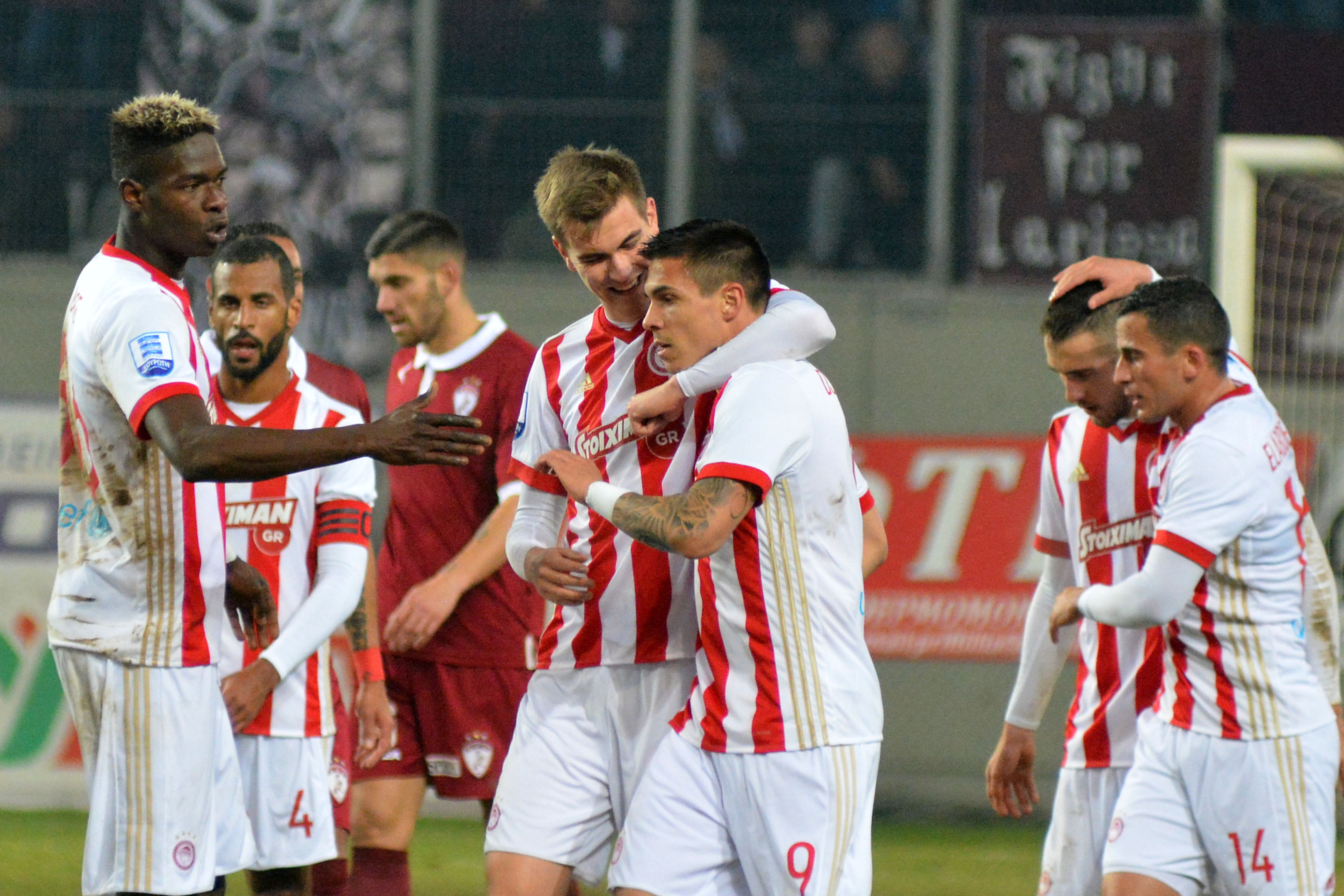 Πέρασε από τη Λάρισα και έμεινε στην κορυφή ο Ολυμπιακός