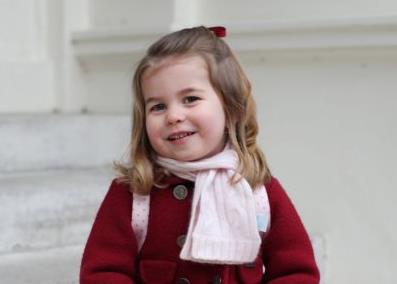 Δίγλωσση από δύο ετών η πριγκίπισσα Σάρλοτ