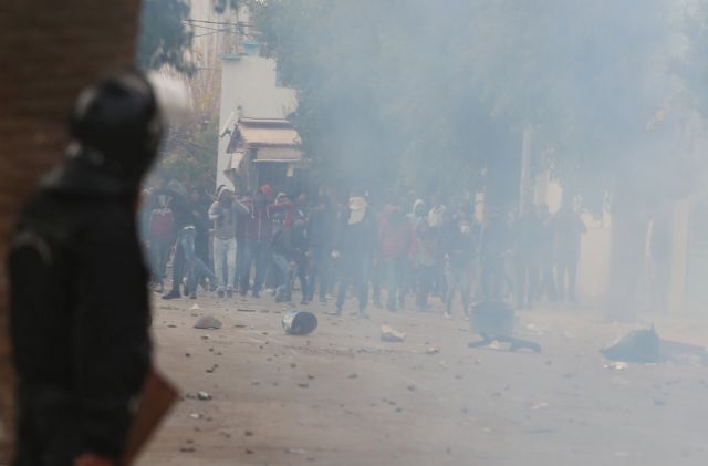 Τυνησία: Νέες ταραχές για τρίτη συνεχόμενη νύχτα