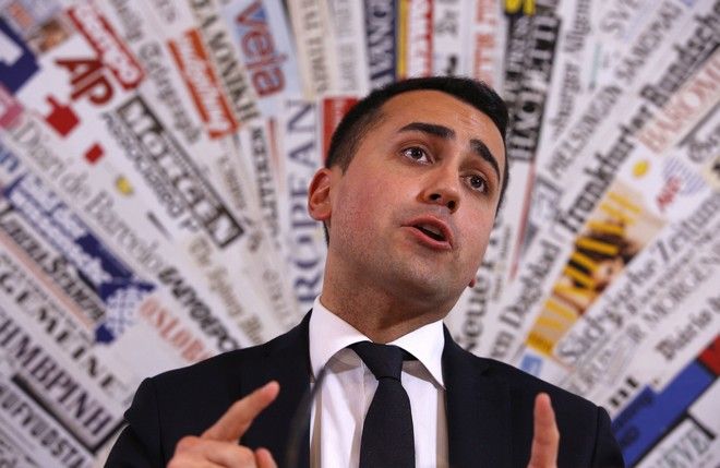 Κίνημα Πέντε Αστέρων: Ύστατη λύση το δημοψήφισμα για το ευρώ